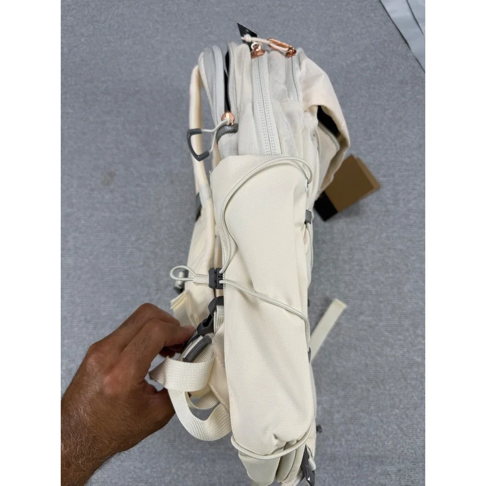 The North Face Women Borealis Luxe Backpack Gardenia White Rose Gold NF0A81E7OUC